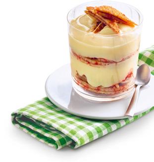 Vanille-Crêpe-Trifle mit Vanilla-Pudding & gefülltem Erdbeer-Crêpe szeit: 15 Min. 6 Stück Crêpes à 50 g, servierfertig 120 g Erdbeer-Vanille- Marmelade 1 kg frischli Vanilla- Pudding 1.