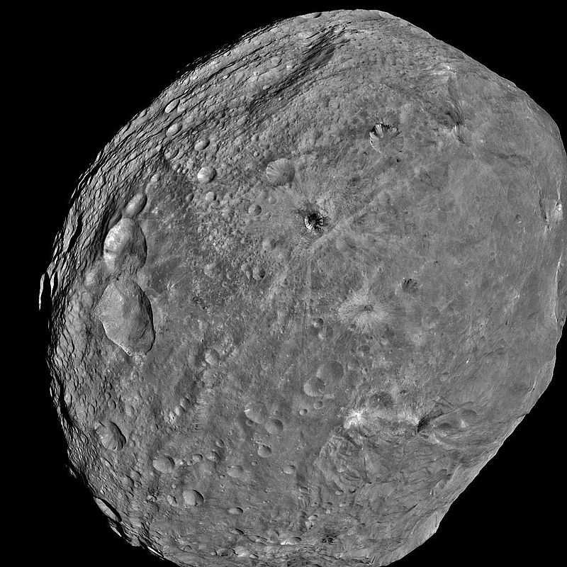 Bild 2-18: Der Kleinplanet Vesta / Quelle: NASA Die Kometen bestehen aus einem Kern, der von einer Koma (Atmosphäre des Kometen) umgeben ist, sowie einem Ionen- und Staubschweif.