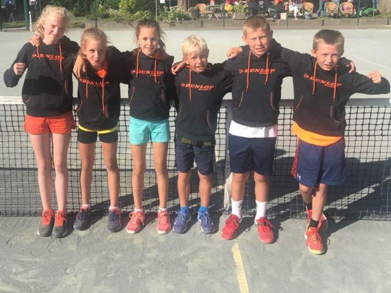 Die Premieren-Auflage 2015 gewann souverän das Team Dresden. Im vergangenen Jahr siegte Team Leipzig in einem Herzschlagfinale gegen die Dresdner Tenniskinder.