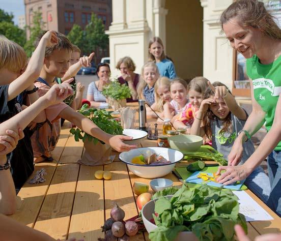 So hielt der Foodtruck des WWF nicht immer in den größten Städten, aber in solchen mit besonderer Bedeutung für ihre jeweiligen Regionen. Im Juni 2017 machte der Food truck Station in Potsdam.