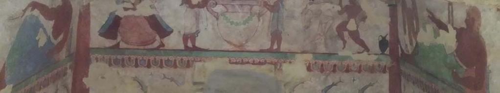 Die in rötlichem Weiß gemalte Frau trägt einen durchsichtigen Chiton, der zwischen den Beinen in reichem