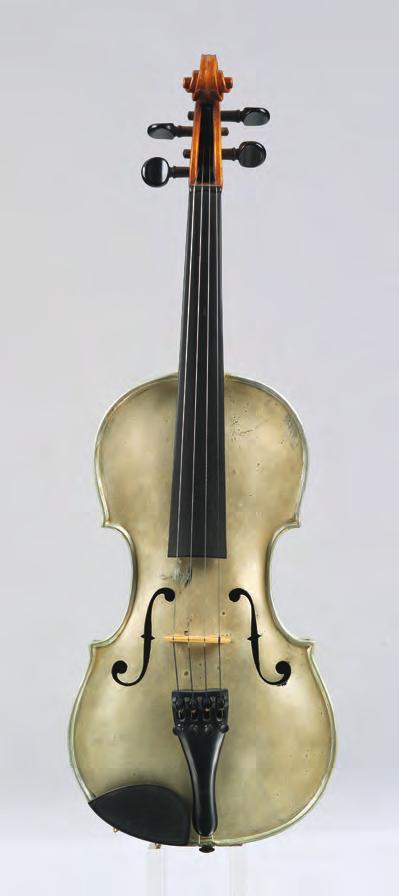Abb. 3 Violine mit silberplattiertem Aluminiumkorpus von Heinrich Wachwitz, Nürnberg, um 1913. Nürnberg, Germanisches Nationalmuseum, Inv.Nr. MIR 2032 Abb.