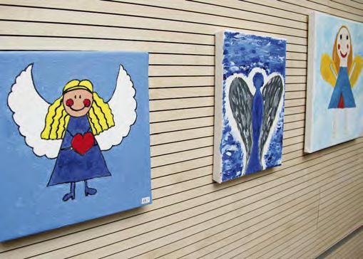 Raphaelsklinik Farbenfrohe Kinderbilder zum Advent Himmlische Boten bevölkerten während der Adventszeit 2014 wieder das Foyer der Raphaelsklinik.