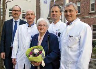 Gemeinsam mit dem Verwaltungsdirektor der Raphaelsklinik, Andreas Mönnig (l.) freuten sich die Mediziner über die zahlreichen Besucher des Aktionstages.