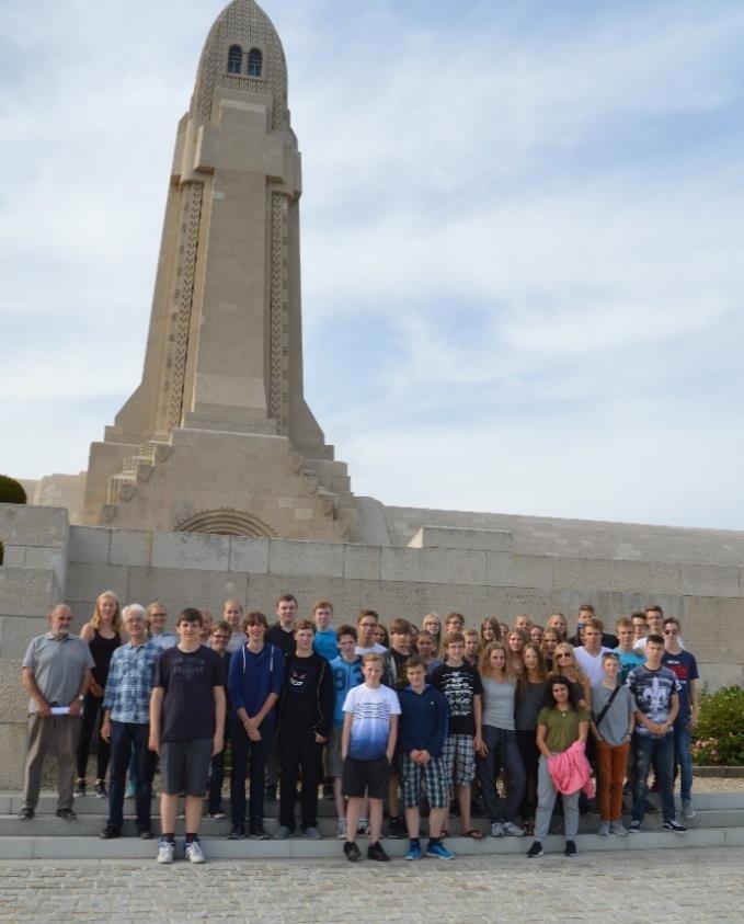 Gedenkstättenfahrt nach Verdun Dieses Jahr ist ein Jubiläums-Jahr, denn die Schlacht von Verdun jährt sich zum 100sten Mal.