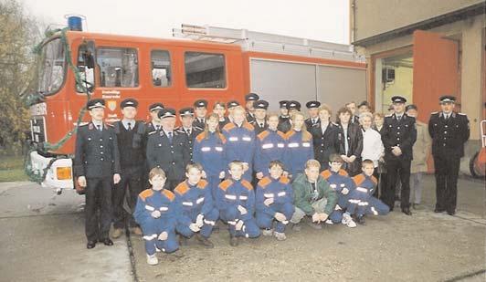 it der Übergabe eines Einsatzleitwagens vom atastrophenschutz des Landkreises Leipziger Land, im Dezember 1999, wird die Feuerwehr Geithain aktiv in den atastrophenschutz eingebunden.