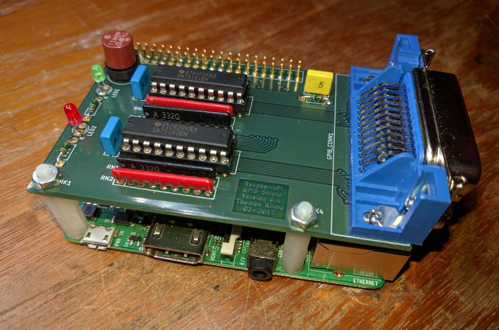 Folgendes Foto zeigt den zweiten Prototypen, gefertigt mit Hardware V0.4: Figure 9: Foto RasPi GPIB Shield V0.4 3.