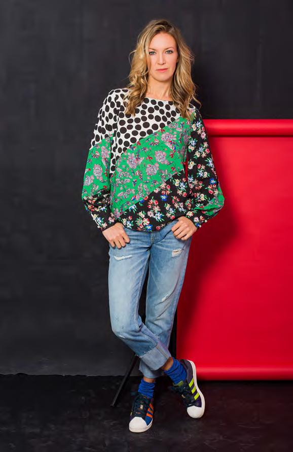 Style 6131-146750 Patch Print Coole Rundhals Shirtbluse mit aufgedrehtem Ärmelsaum und breiter