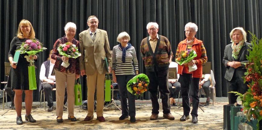 für 50 Jahre sowie Anneliese und Jürgen Knapp und Marion Sattelberger für 25 Jahre.