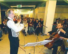 Aus Hildesheim angereist spielten Claire und Klaus Händel Oboe und Englischhorn. Damit bewies die ehemalige Patientin und Musikerin vom Hildesheimer Stadttheater, dass sie die Lungen-OP von Dr.