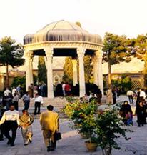 Achämeniden. Sie gehört heute zu den wichtigsten Sehenswürdigkeiten im Iran und ist UNESCO Weltkulturerbe.