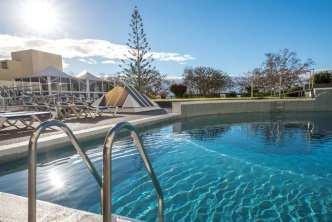 com Das Hotel Alto Lido ist etwa 3 Gehminuten von den Meeresschwimmbädern entfernt und befindet sich in der rund 3 km von Funchal entfernter Hotelzone (Hotelbusservice,