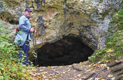 In Kooperation mit dem Albverein Weissacher Tal Es gibt viele enge Felspassagen Wasserfall im Müllerthal der Räuberhöhle musste beispielsweise zuerst in einen dunklen Felsspalt gegangen werden und