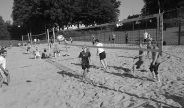 neunten Klassen konnten jahrgangsweise in den Sportarten Hütchen-Völkerball, Fußball, Ultimate Frisbee und Beachvolleyball antreten.