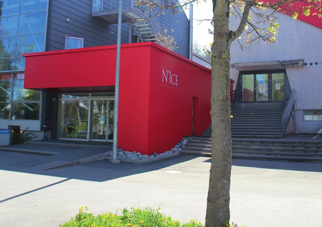 FIRMENEVENT GV KONGRESS BANKETT KULTURVERANSTALTUNG SPORTANLASS AUSSTELLUNG APÉRO PARTY KONZERT UNSERE HALLEN IHR EVENT Das Eiszentrum Luzern ist der perfekte Veranstaltungsort zu jeder Jahreszeit.