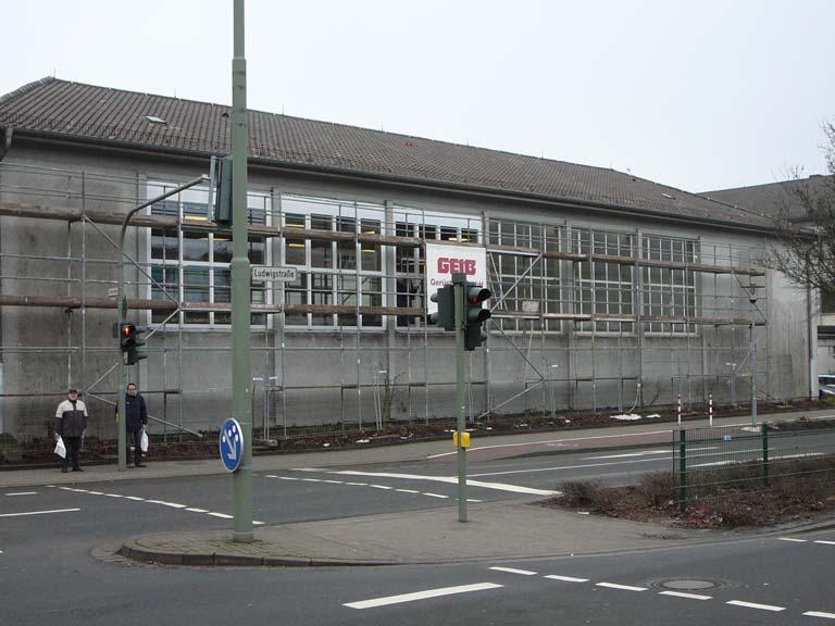Beispiel 4: Sporthalle Gymnasium am Rittersberg Einbau neuer Fensterelemente als Schallschutzfenster u W = 1,50 W/m²K Aufbringung eines WDVS