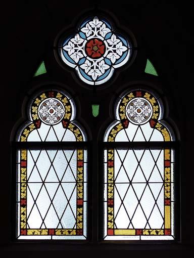Fenster über der Tür an der linken Seite. Friedhofkapellen im späten 19. Jahrhundert Die Forschung hat dem Bautypus der Friedhofkapelle bisher wenig Beachtung geschenkt.