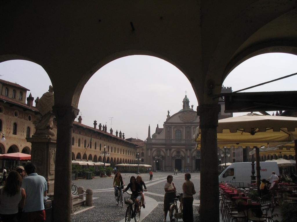 Abb. 2: Die Piazza Ducale in