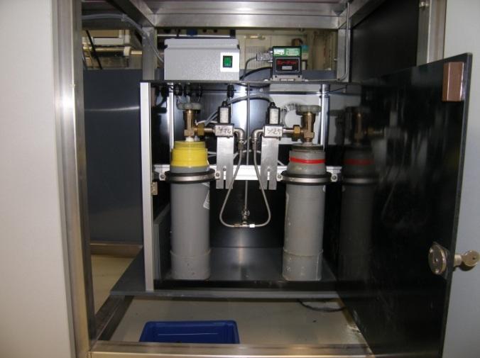 4.3. Automatisches Dosier System für Kesternich Test (AKES) Schwefeldioxid wird in 2kg Stahlflaschen in einem permanent belüfteten, verschließbarem Sicherheitsschrank für die automatische Dosierung