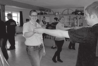 Der Kurs richtet sich an Anfänger und auch an erfahrene Tänzer, die sich die Schritte noch einmal in Erinnerung rufen wollen und keine Lust auf einen langen Tanzkurs haben.