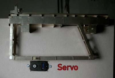 Durch Entfernen der Servoelektonik kann der Servo wie ein Getriebemotor benutzt werden.