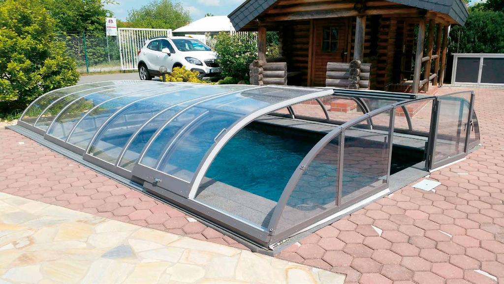 Schwimmbad-Überdachungen Eine sinnvolle Ergänzung Schwimmbad-Überdachungen Der natürliche Solareffekt der lichtdurchlässigen Scheiben versorgt das Wasser beständig mit angenehmer Wärme und verleiht