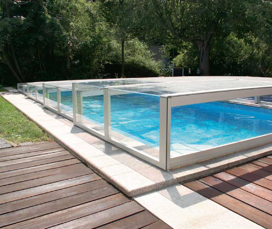 Mit der sopra-linea-serie wird der Pool zum integralen Bestandteil der Gartengestaltung.