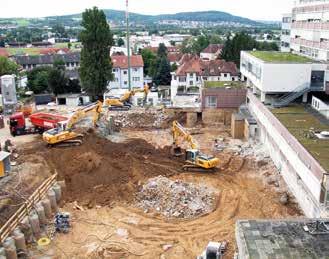 Unsere Baustellen: Es geht voran Hauptgebäude Gelnhausen Aktuell wird die rund fünf Meter tiefe Baugrube ausgehoben und viel dafür getan, um diese gegen Einsturz zu sichern.