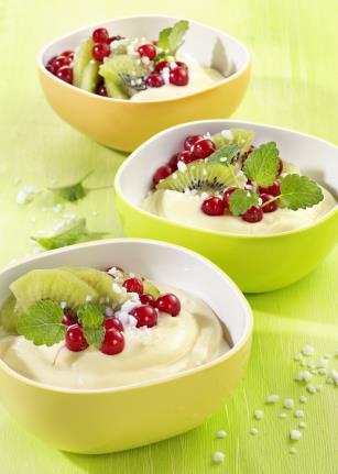 1.6 Quark-Puddingcreme mit frischem Obst Creme Obst 650 g Vanillepuddingpulver 9 l Milch 1,5 % Fett 800 g Zucker 0,25 kg Quark < 10 % Fett i. Tr.