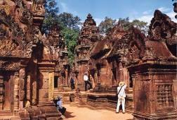 Tempelanlagen von Angkor gewidmet, allen voran Angkor Wat, der grösste