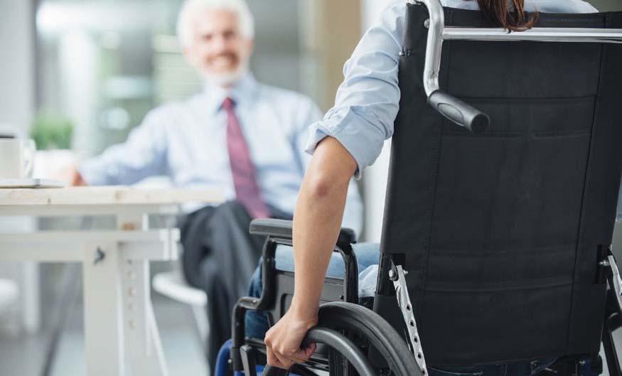 Behinderten-Beratung Die Mitarbeiter von der Behinderten-Beratung helfen Ihnen, wenn Sie eine Behinderung haben. Wir helfen auch, wenn Sie krank sind und deswegen nicht arbeiten können.
