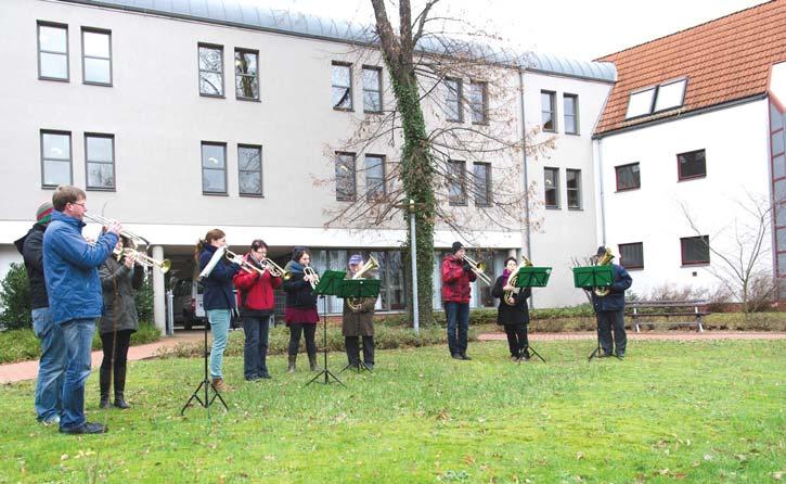 8 Gottesdienste und Veranstaltungshinweise Posaunenchor spielt in der Adventszeit Advents und Weihnachtslieder spielen die Bläser des Posaunenchores Zerbst unter der Leitung von Steffen Bischhof.