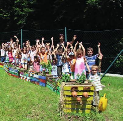 Kistenwurm im Kindergarten Während des Jahresschwerpunktes Vielfalt am Bauernhof haben die PädagogInnen und Kinder im Kindergarten mit dem Gärtnern begonnen.