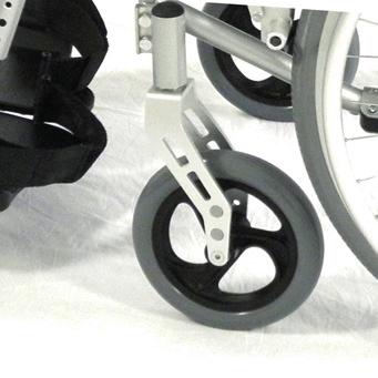 Wenn Sie das Antriebsrad nach vorne bzw. die Rückenlehne nach hinten verstellen, erhöht sich die Kippgefahr deutlich. Es sind dann Kippschutzrollen oder eine Radstandsverlängerung notwendig.