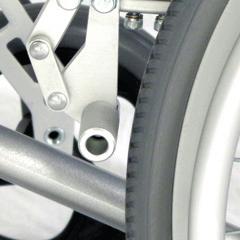 folgt vorzugehen: Prüfen Sie die Reifenprofiltiefe. Achten Sie dabei auch darauf, ob gleichmäßiger Abrieb vorliegt. Ist die Profiltiefe in der Spurmitte <1mm, muss der Reifen gewechselt werden.