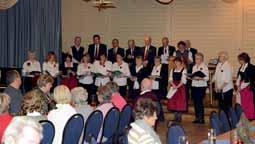 Nach einer Pause von drei Jahren zog der gemischte Chor des Männergesangvereins Vallatum aus Manching zusammen mit der Ab- und Zu-Musi und dem Ab- und Zu-Dreisang aus Ingolstadt alle Register