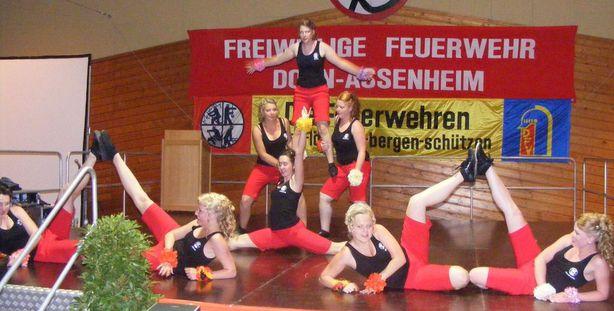 Auch das ist Feuerwehr: Die Festdamen tanzten Techno in gelungener Choreographie Festredner Herbert Schmidt H e r b e r t S c h m i d t Otmar Diegelmann und Erwin Ess:
