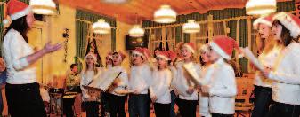 Lex Die Gruppe Singsalabim unter der Leitung von Sivlia Manhart-Hehnen gestaltete die Adventsfeier der Gemeinde Langenbach musikalisch.