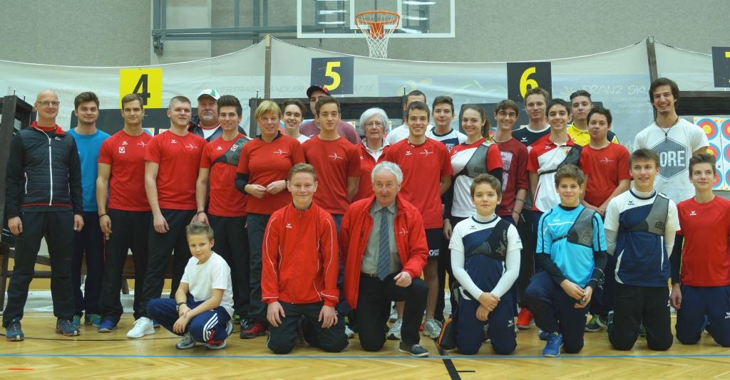 Am 5.12.2015 wurde auch ein Kadertraining ab 13:00 Uhr in der JUFA- Halle veranstaltet. Der Bundestrainer konnte 25 Bogenschützen/innen begrüßen.