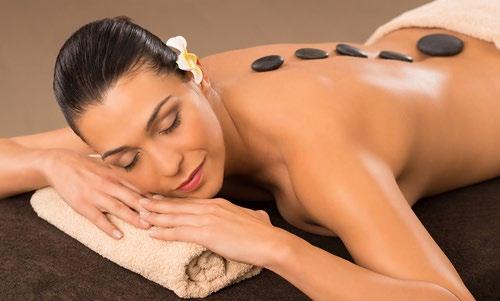 Hot-Stone-Massagen Die aus dem hawaiianischen stammende Massage mit warmen Lavasteinen regt den Stoffwechsel und