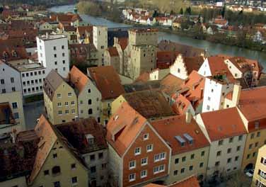 Obwohl Regensburg von den Zerstörungen des Krieges weitgehend verschont geblieben war, waren die Wohnverhältnisse in diesem dicht bevölkerten Gebiet vielfach unzumutbar.
