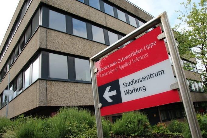 6. Studienzentrum Warburg Warburg ist der jüngste Studienort der Hochschule Ostwestfalen-Lippe, der zum Wintersemester 2009 eröffnet wurde und jetzt weiterentwickelt wird.