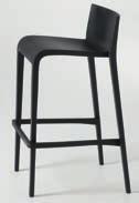 > Stuhl aus nur einem einzigen Teil aus Polypropylen und Bezug aus Stoff, mit der Air-Moulding- Technologie injektionsgepresst.