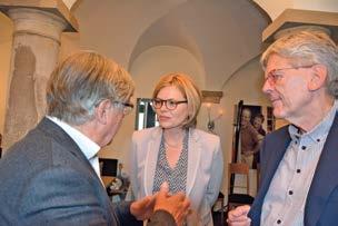 Michael Rumpf haben einen Spendenscheck von 8.500 Euro an Gitta Haucke, Geschäftsführerin der Aktion Herzenssache überreicht; das SWR-Fernsehen berichtete.