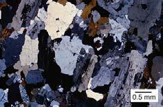 5 Andesit 5 11 55 15 10 4 Basalt 1 50 40 3 6 Mineralzusammensetzung Granit (sauer): ~74% SiO 2 Quarz, KFeldspäte, Plagioklase, Biotite, u.a. Gabbro (basisch): ~48% SiO 2 Plagioklase, Pyroxene, u.a. S 12 Sedimentgesteine Anteil an Erdkruste: ~8% Anteil an Erdoberfläche: ~75% Entstehung: a.