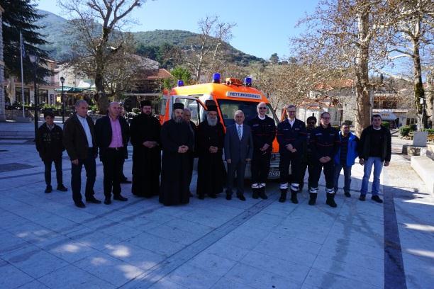 Ein Fahrzeug geht an die Gemeinde Kalavryta in Westgriechenland, das andere an die Region Nordägäis für den Einsatz auf der Insel Lesbos.