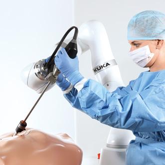 Minimalinvasive Chirurgie: Die hochentwickelte Steuerung ermöglicht präzises Agieren unter Berücksichtigung einer Trokarkinematik.
