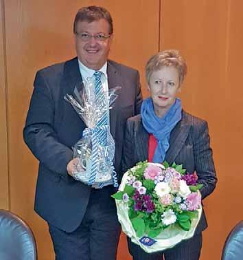 2016 verabschiedete Manchings Bürgermeister Herbert Nerb Frau Angelika Delong (SPD), die 2014 in den Marktgemeinderat gewählt wurde.