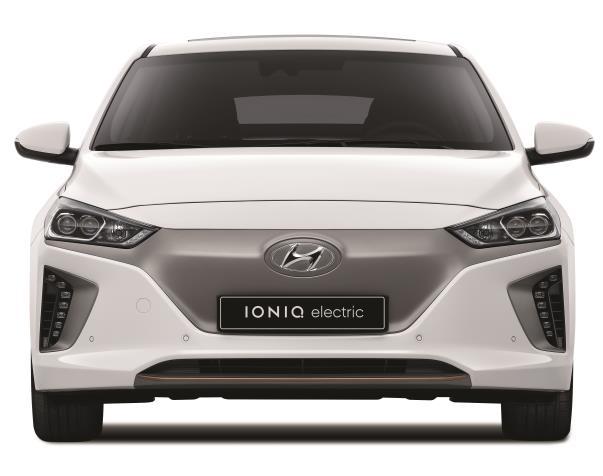 Der Hyundai IONIQ Elektro ist leicht am Schriftzug electric und dem IONIQ -Emblem an der Kofferraumklappe sowie dem Schriftzug