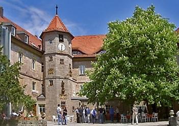 1.7.6 Tanzwochenende Schloss Schwanberg 3.7. - 5.7.2015 "Sommer in seiner ganzen Fülle genießen" Wer gerne tanzt und sowohl natur- als auch kulturbegeistert ist, fühlt sich an diesem Tanzwochenende sicher wohl!